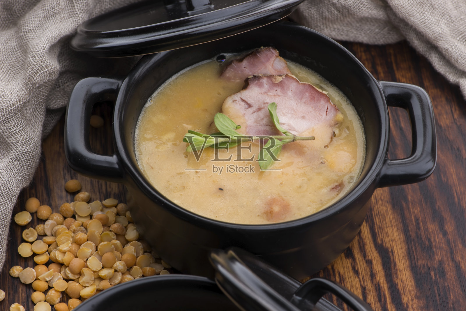 烟熏排骨豌豆汤照片摄影图片