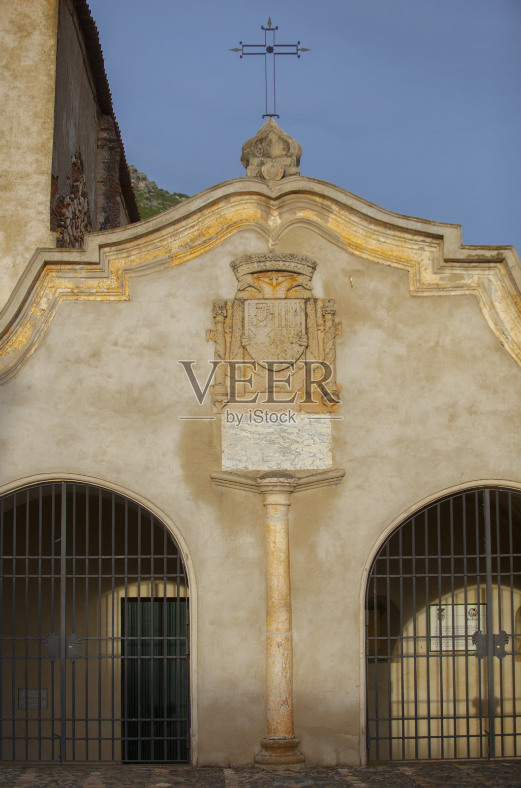 查尔斯一世的皇家盾形纹章，位于西班牙Hornachos的圣伊尔德丰索修道院照片摄影图片