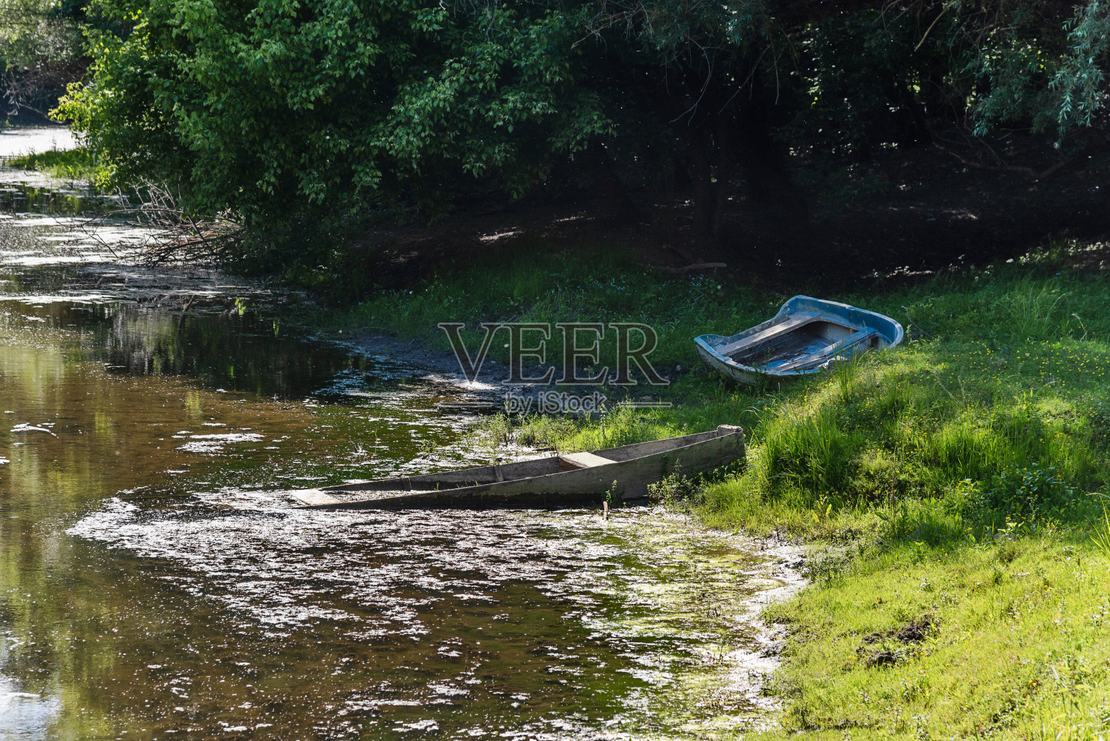 废弃的沉船照片摄影图片