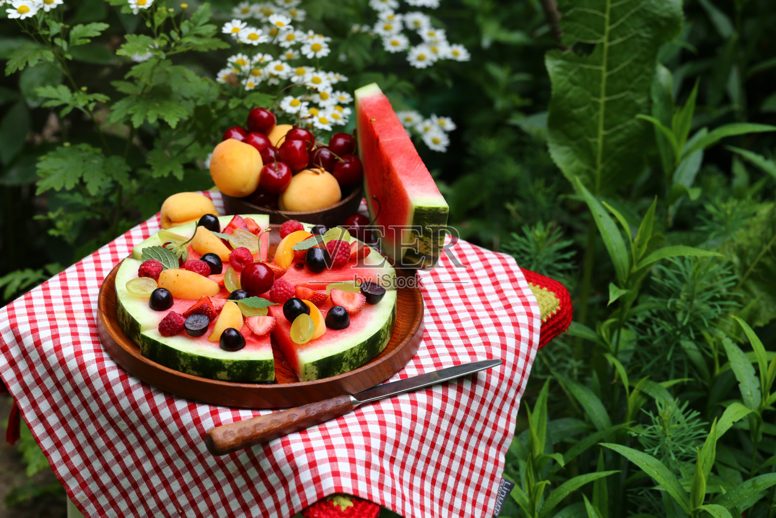 水果披萨西瓜照片摄影图片