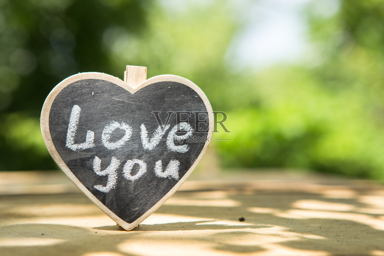 爱你铭刻一颗心，浪漫关系概念，情人节问候照片摄影图片