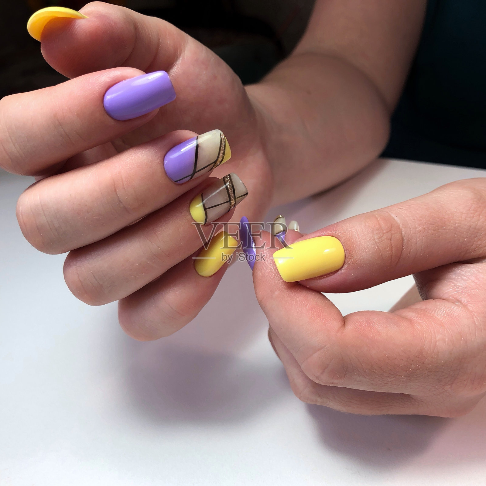 彩色的美甲近距离照片摄影图片