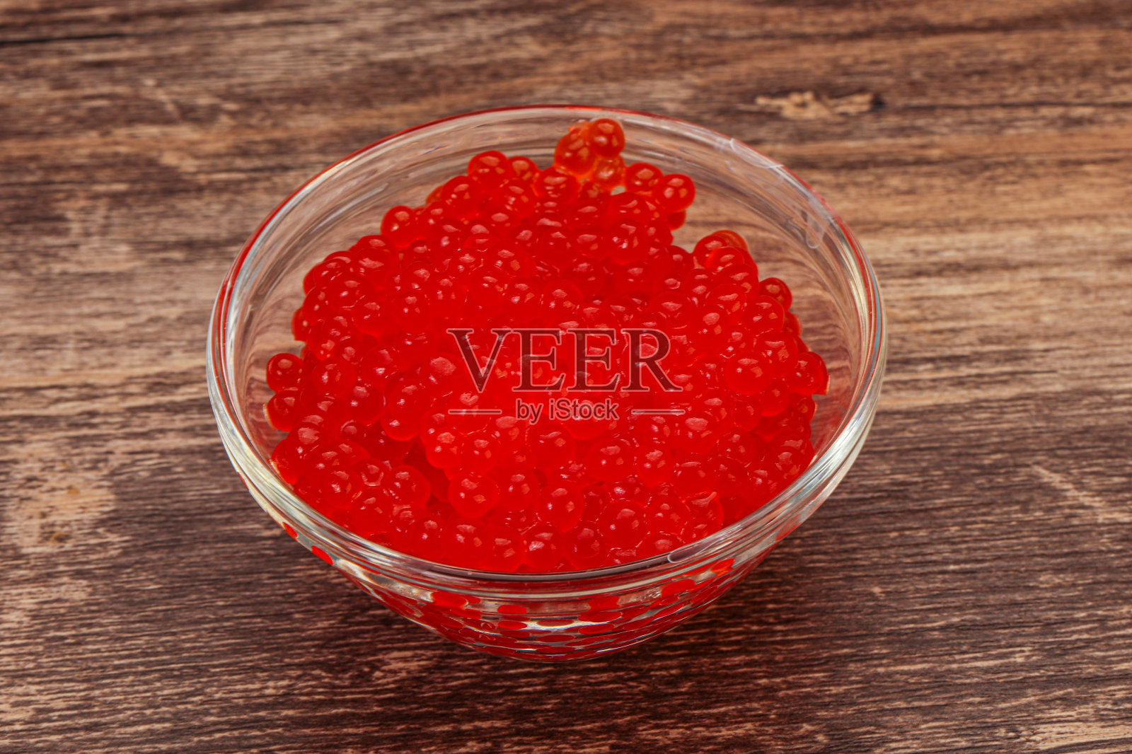 红色的三文鱼鱼子酱在碗里照片摄影图片