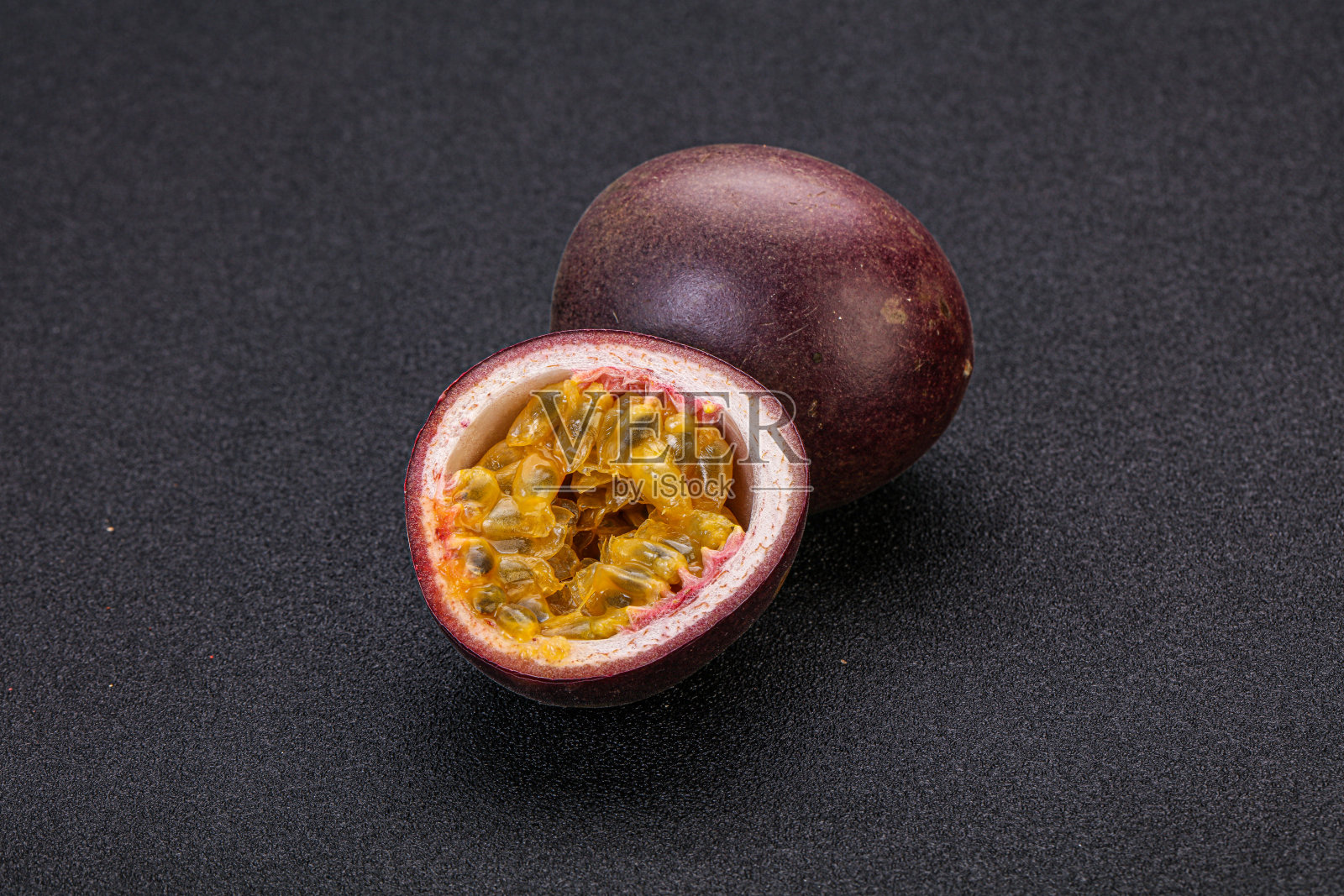 热带百香果-新鲜，香甜，成熟照片摄影图片