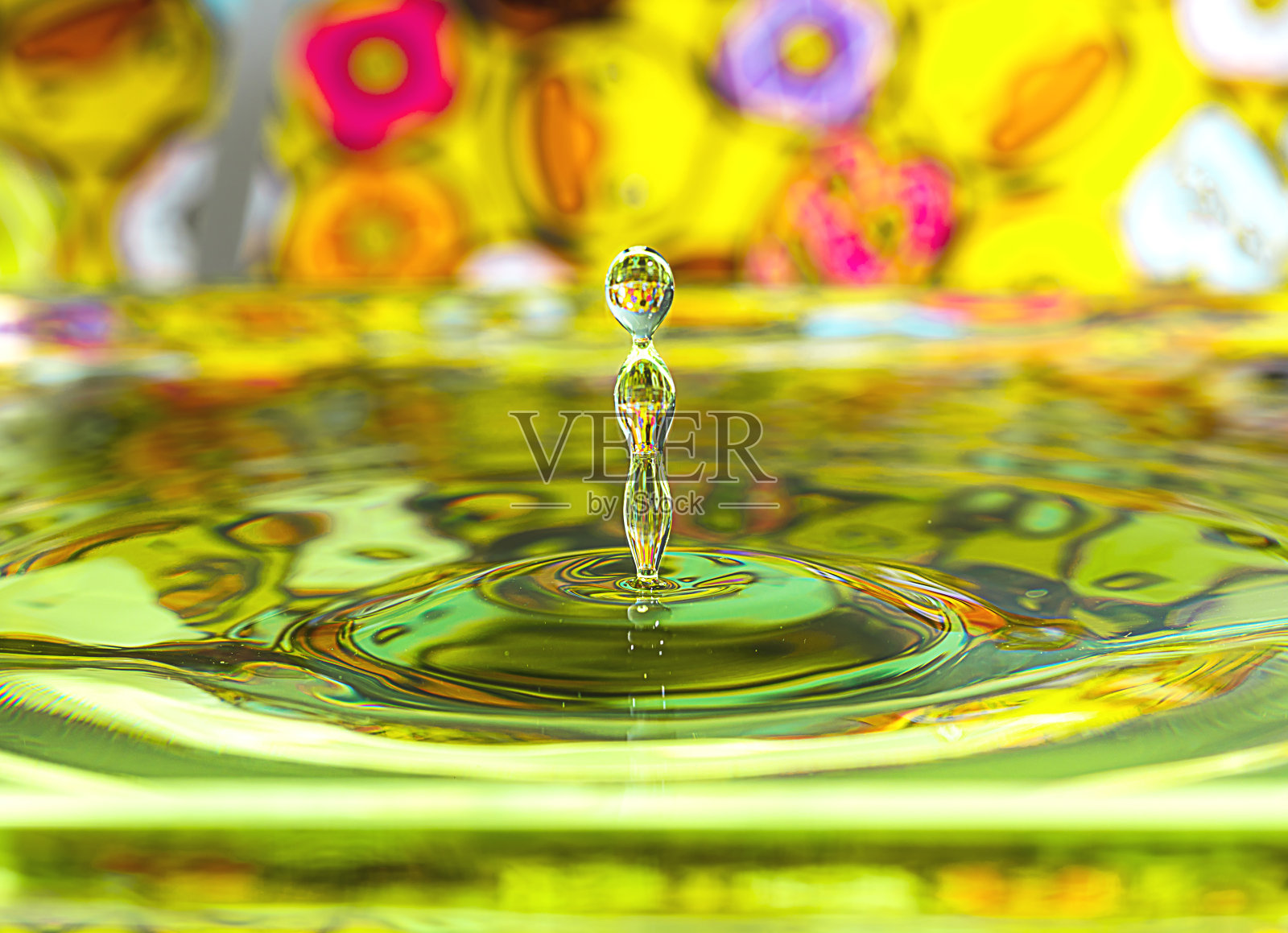 美丽的水滴反射照片摄影图片