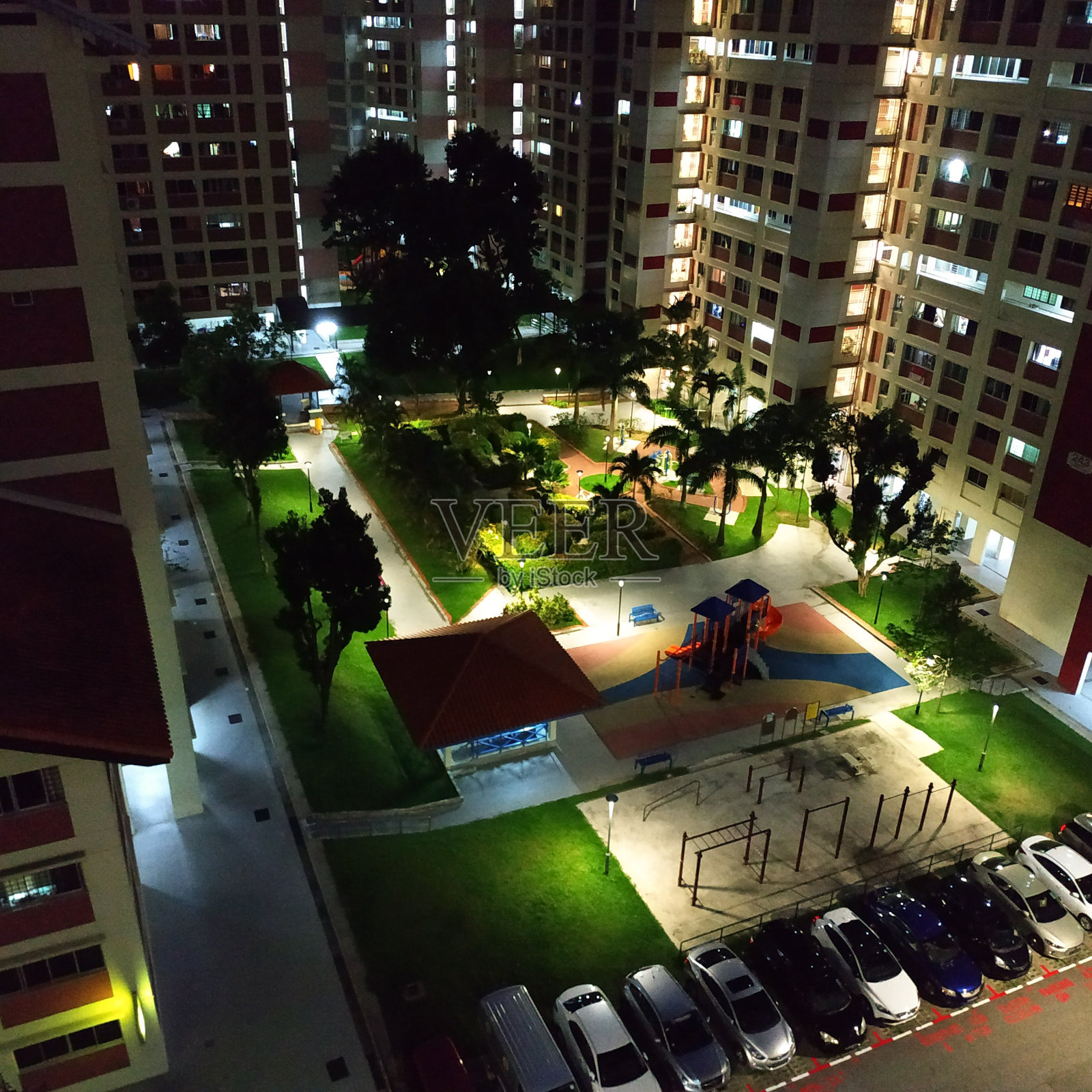 社区的公共区域，有操场照片摄影图片