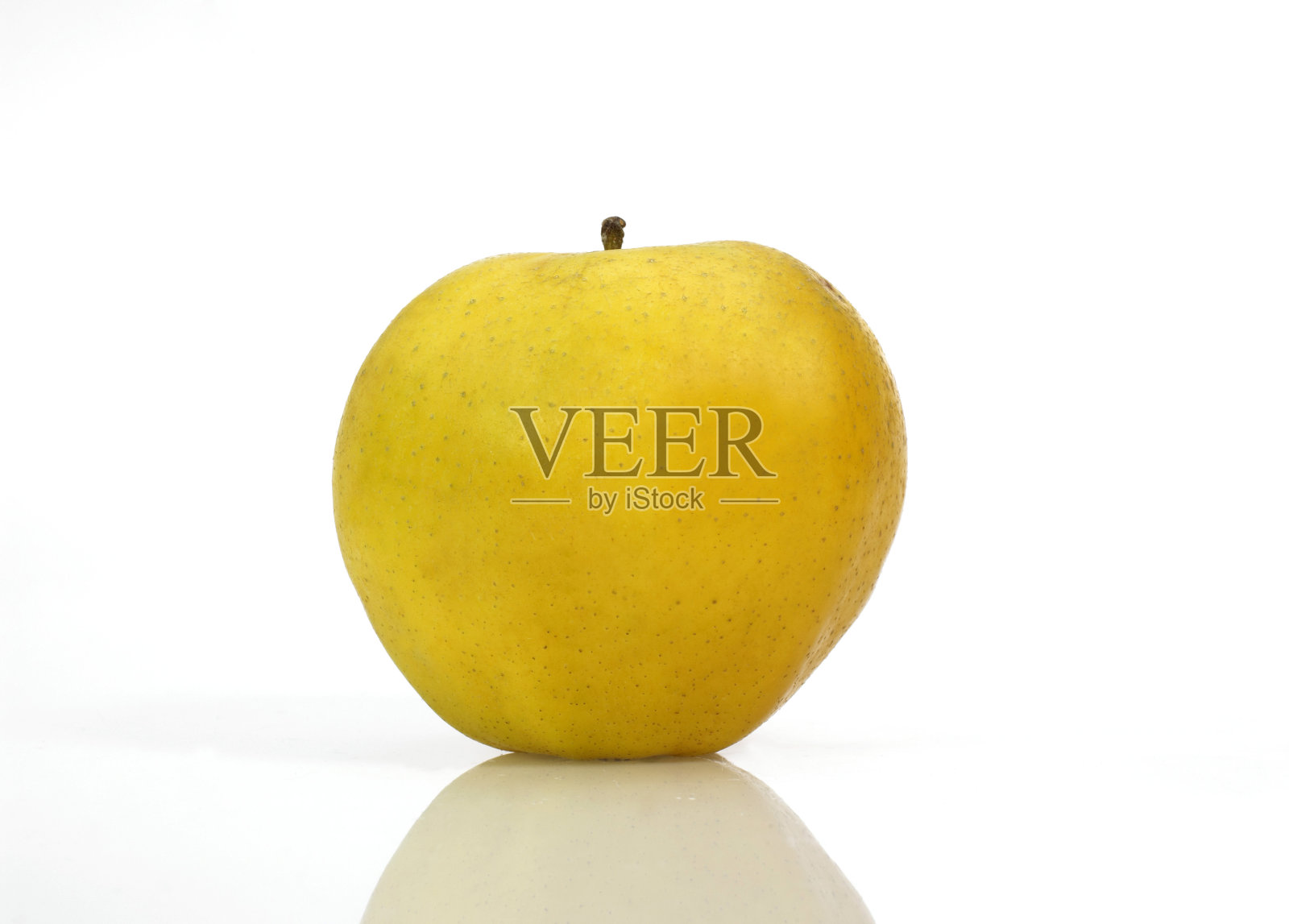 白色背景下的金苹果苹果照片摄影图片