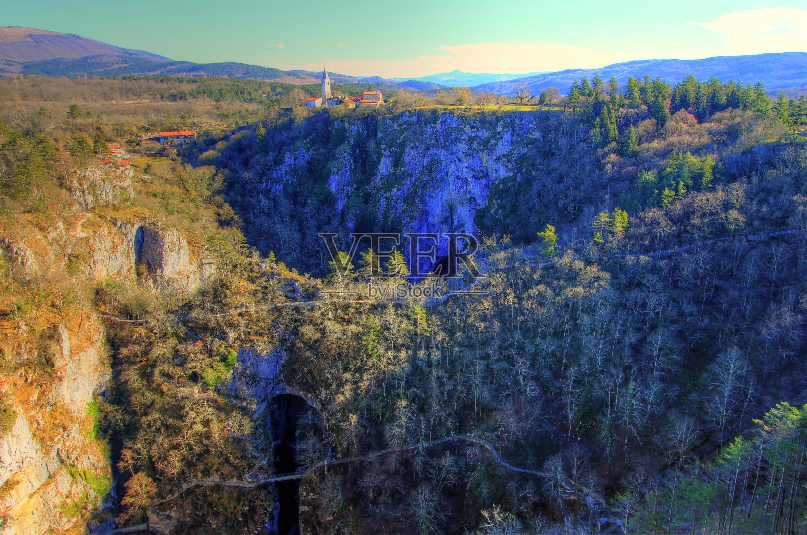 斯洛文尼亚的石窟与喀斯特地貌照片摄影图片