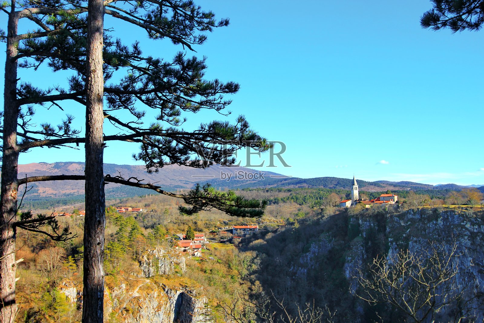 斯洛文尼亚的石窟与喀斯特地貌照片摄影图片