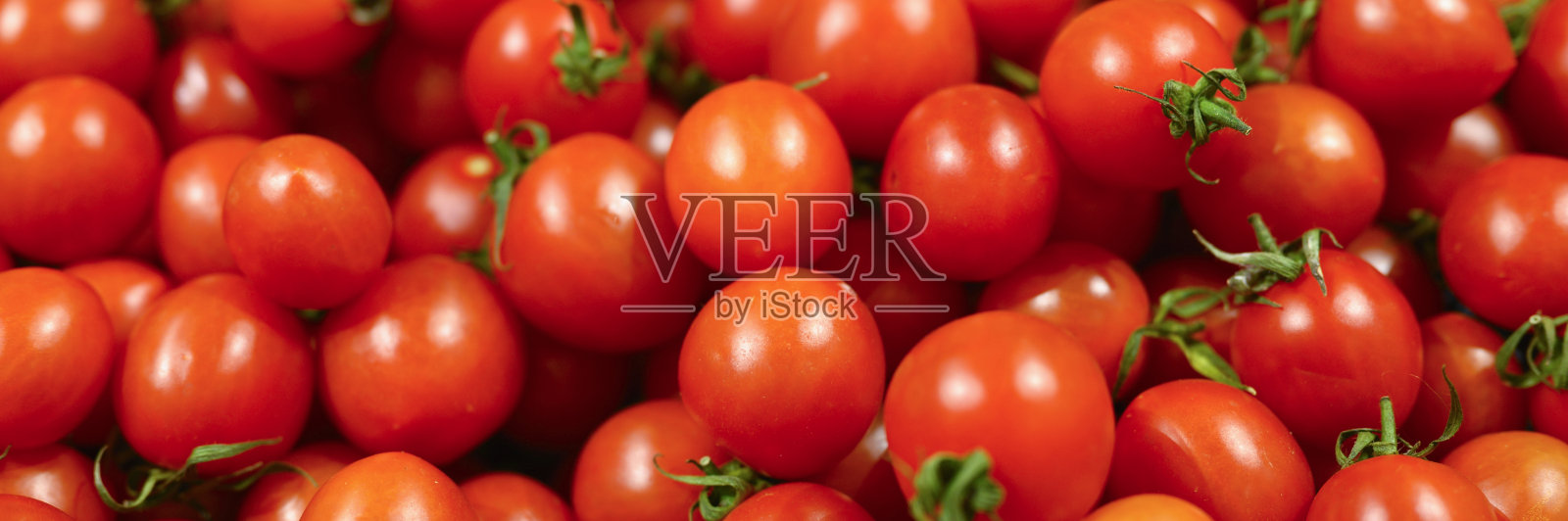 一堆蔬菜红迷你西红柿作为背景。横幅照片摄影图片