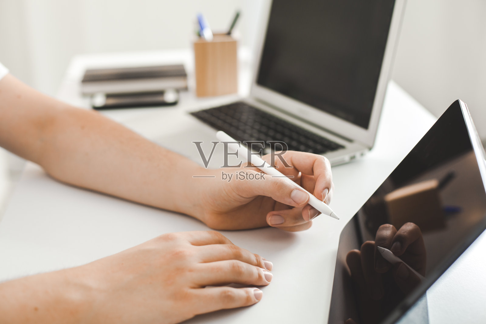 在家办公的人照片摄影图片