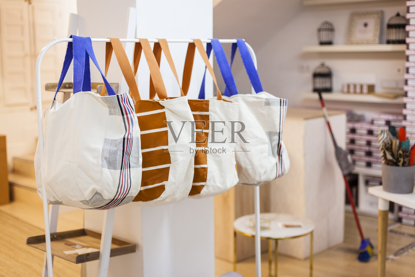 当地经济恢复正常照片摄影图片