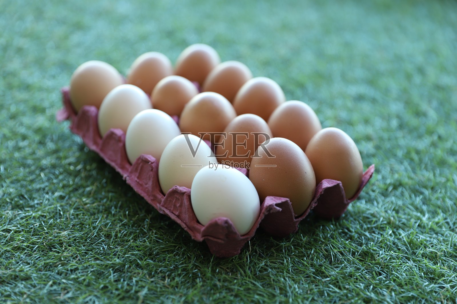 鸡蛋颜色不同，味道相同照片摄影图片