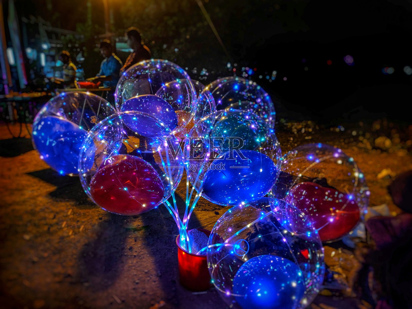 照明的气球照片摄影图片