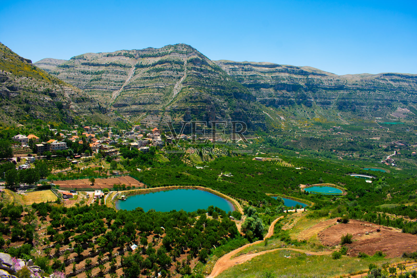 黎巴嫩山区湖泊照片摄影图片