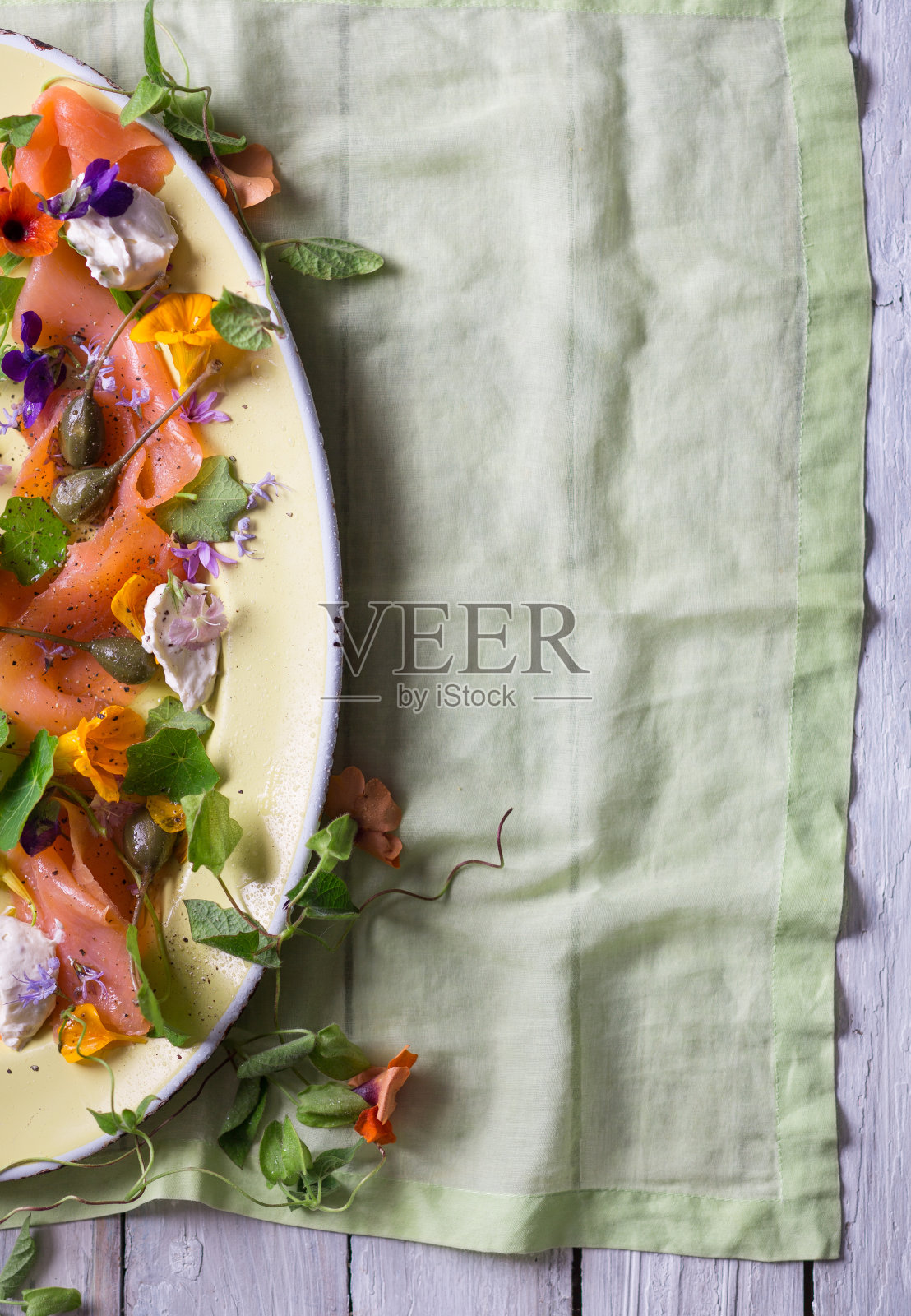 三文鱼沙拉照片摄影图片