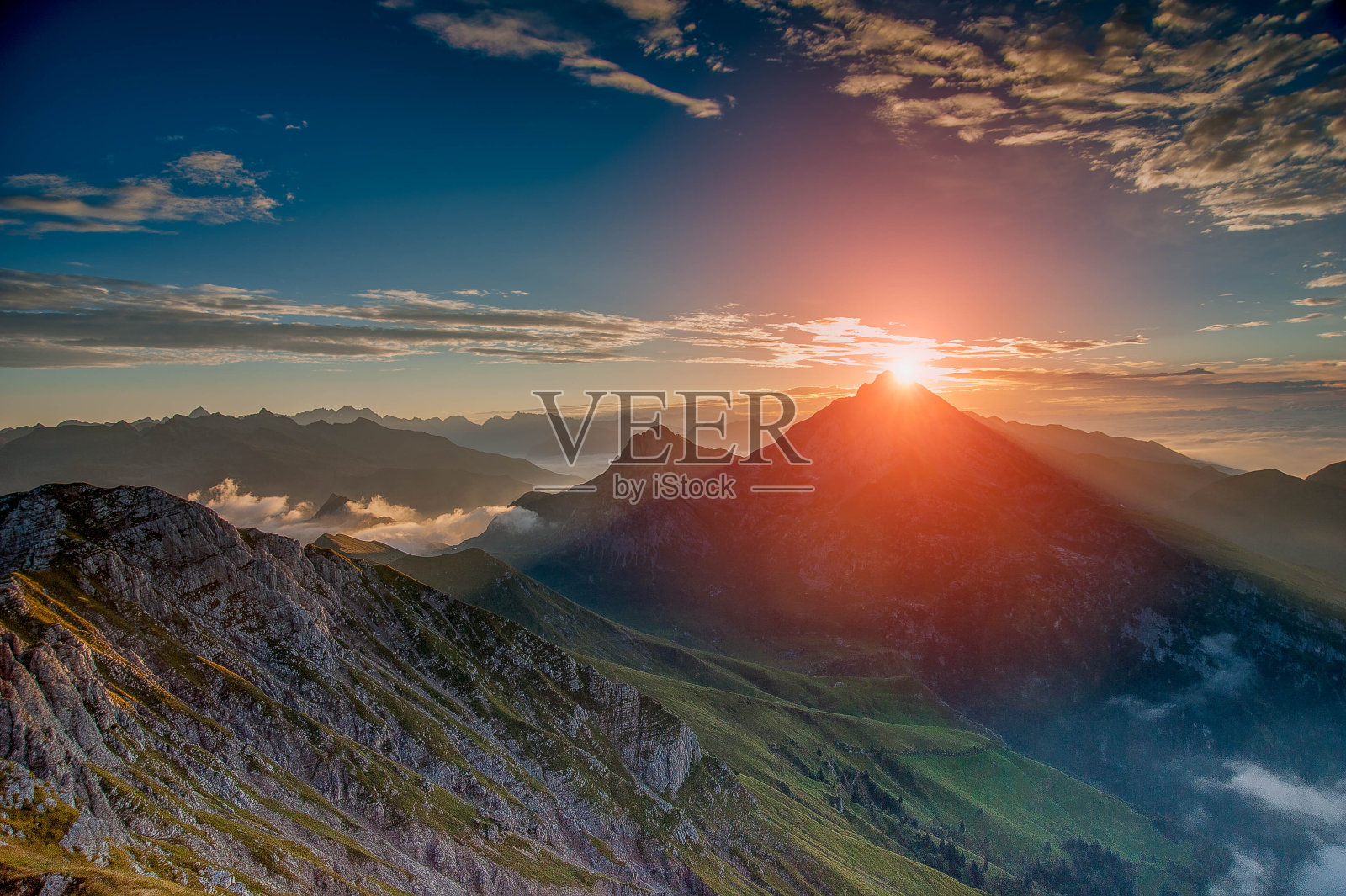 山中的黎明照片摄影图片