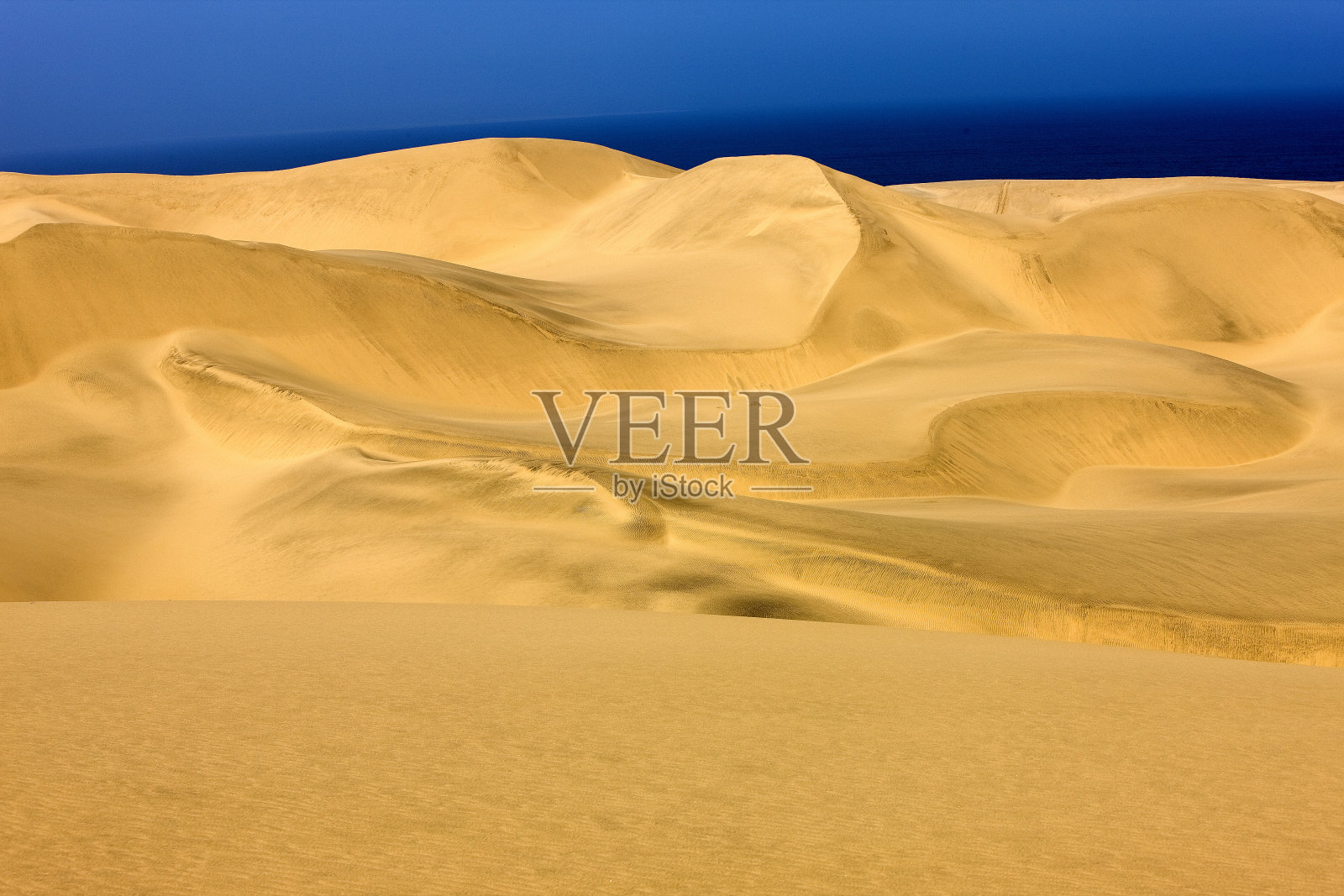 纳米比亚沃尔维斯湾附近的沙丘照片摄影图片