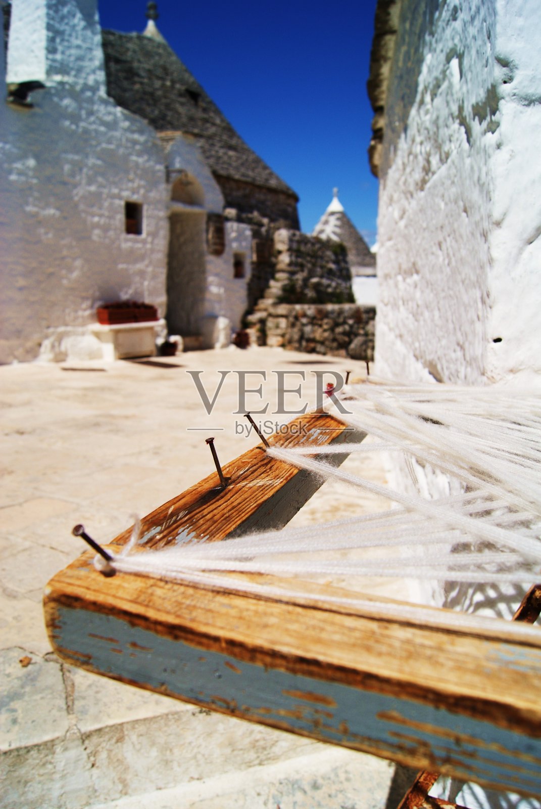 在晴朗的天空中俯瞰照片摄影图片