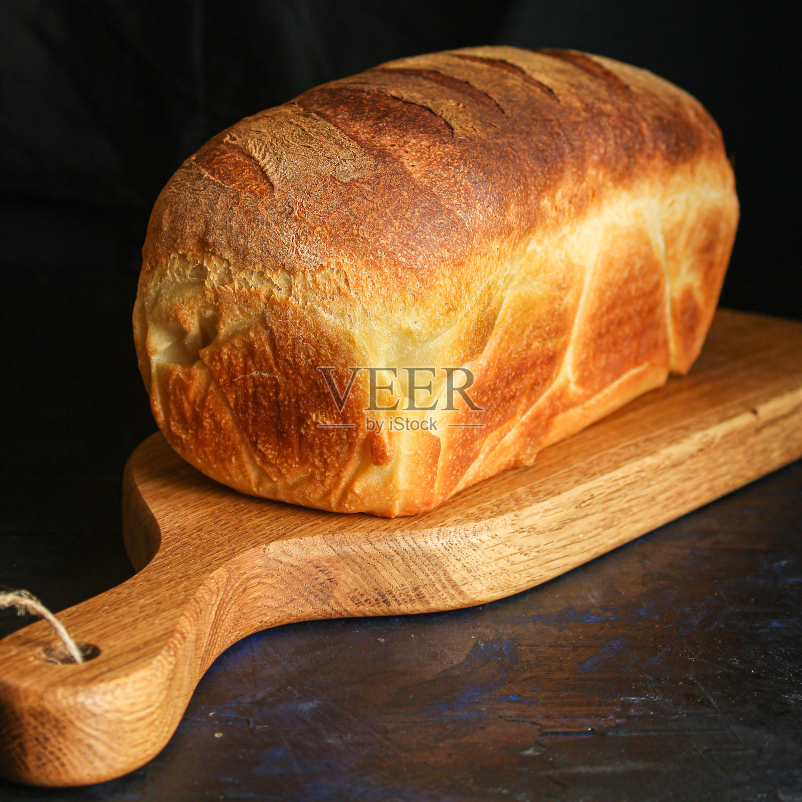 面包白全麦，新鲜小麦烘烤。食物背景俯视图复制空间的文本照片摄影图片