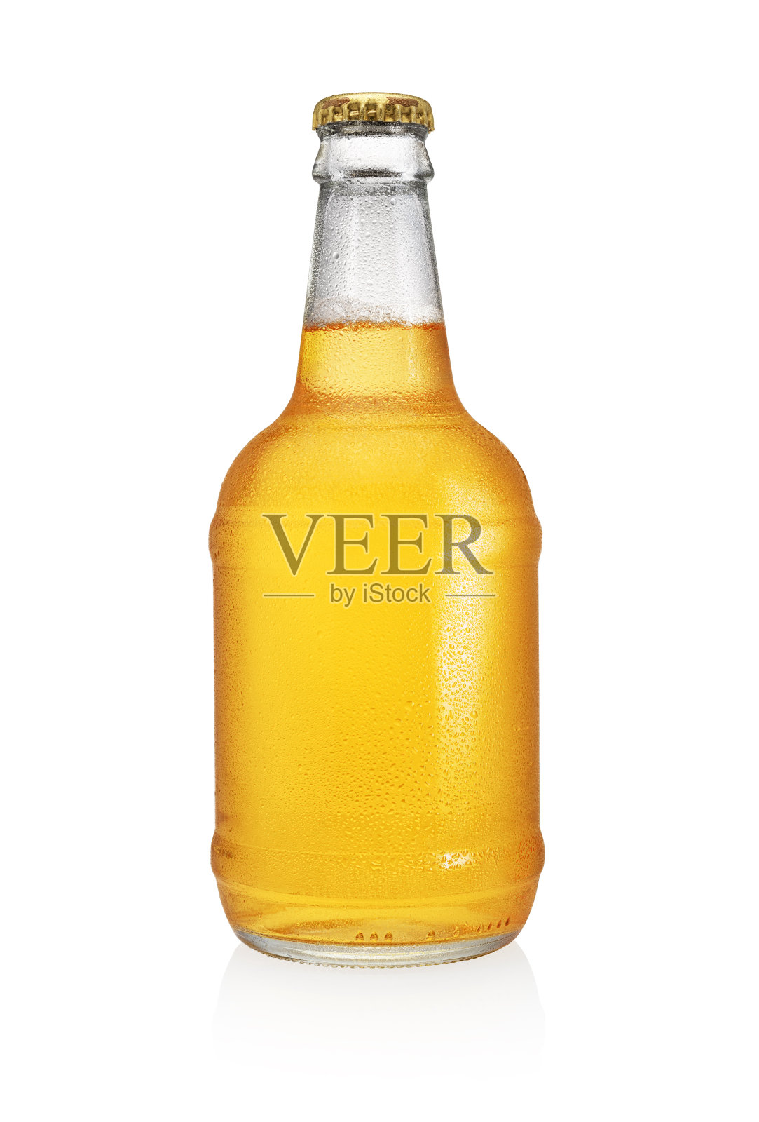 白色背景上有水滴的啤酒瓶。照片摄影图片