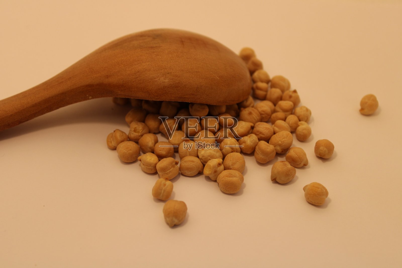 棕色鹰嘴豆是厨房里重要的食物配料照片摄影图片