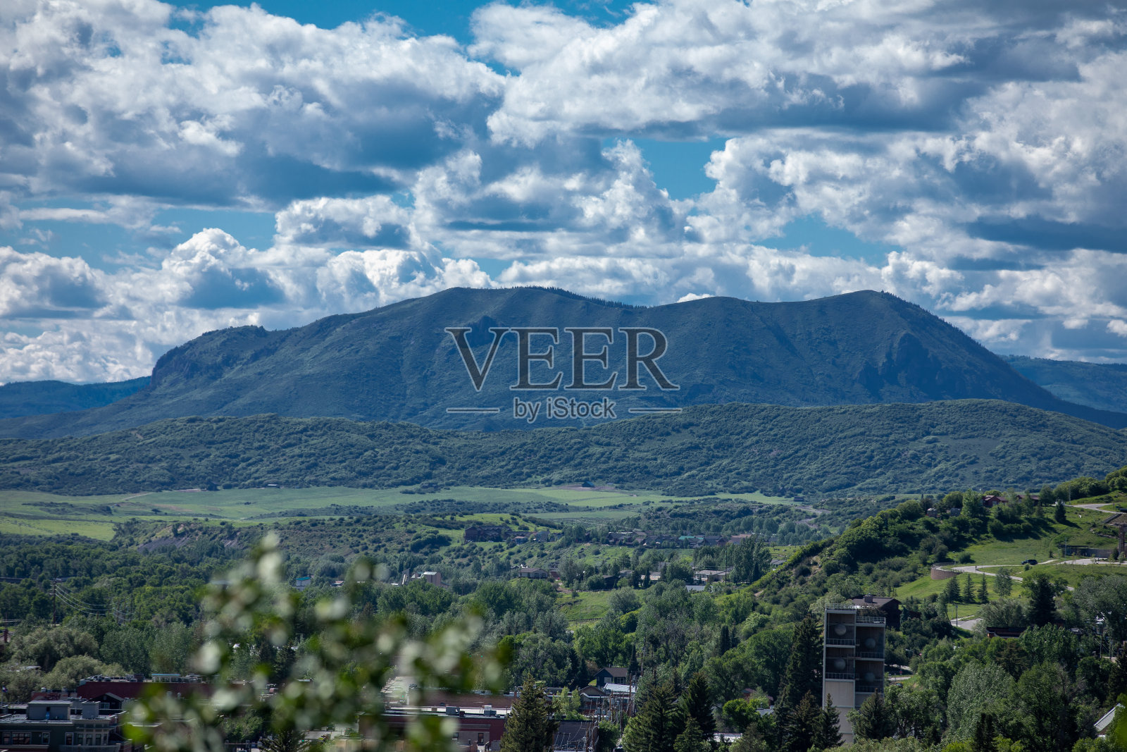 这个沉睡的巨人照片摄影图片