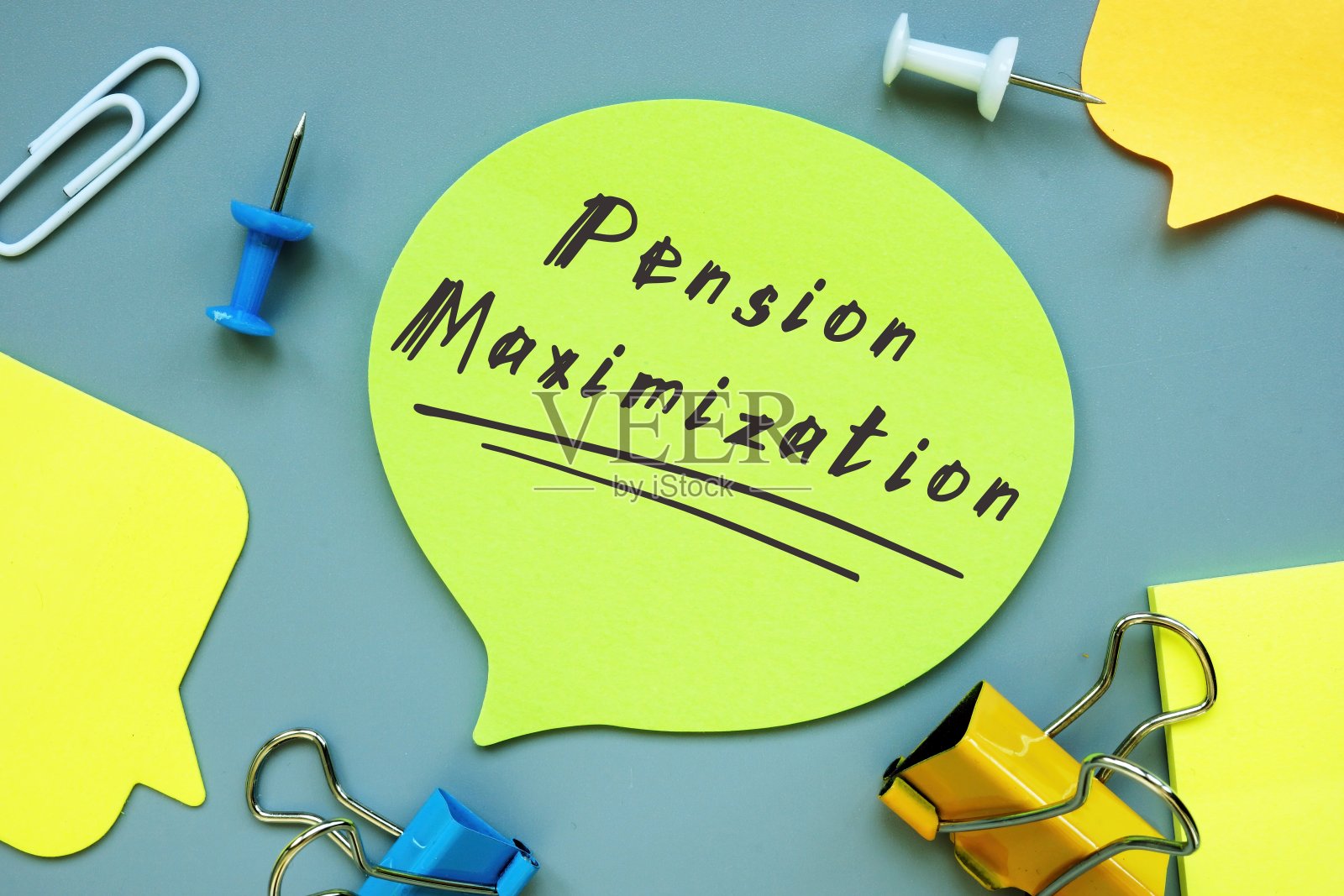 图中的标题是养老金最大化。照片摄影图片