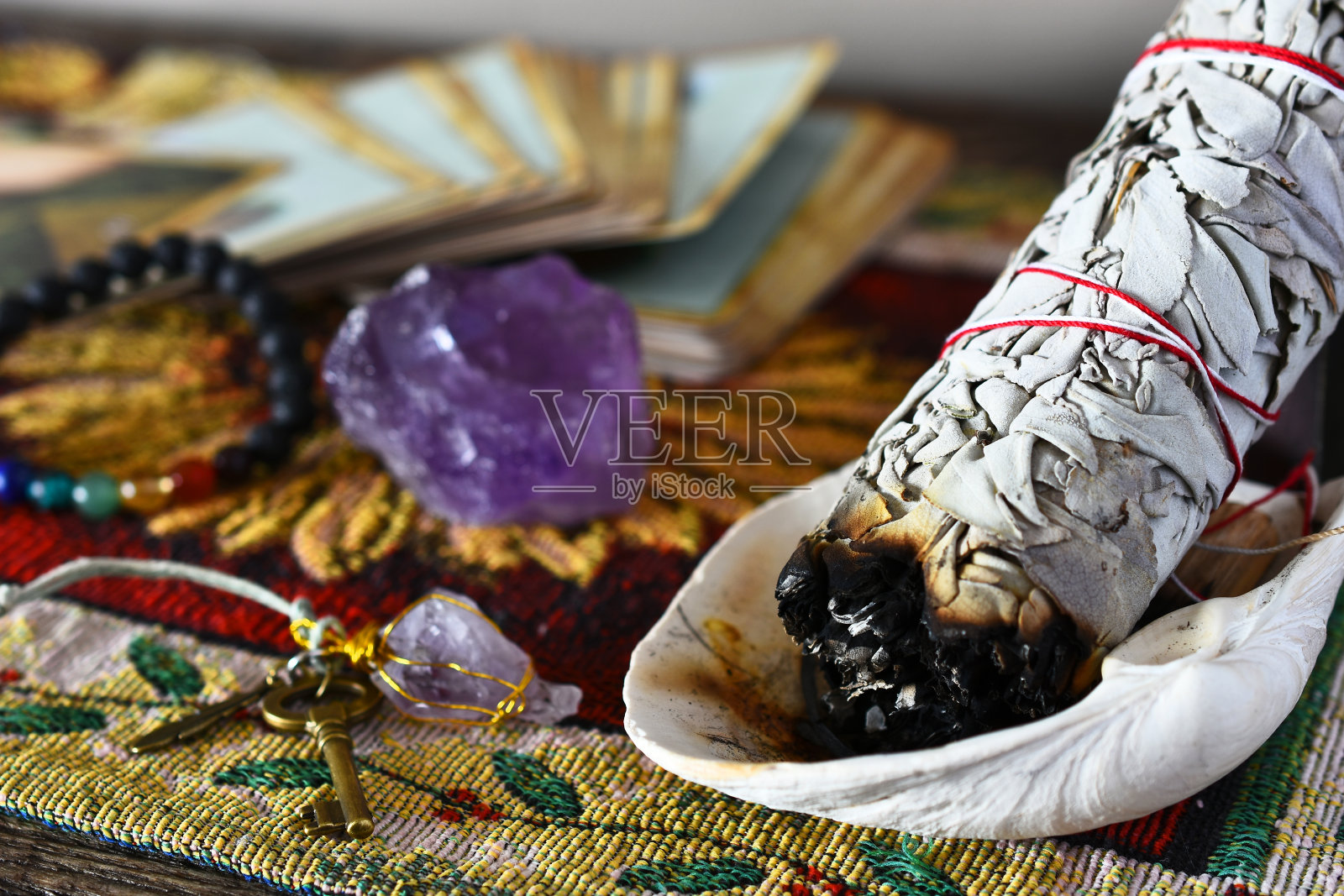 烧白鼠尾草束照片摄影图片