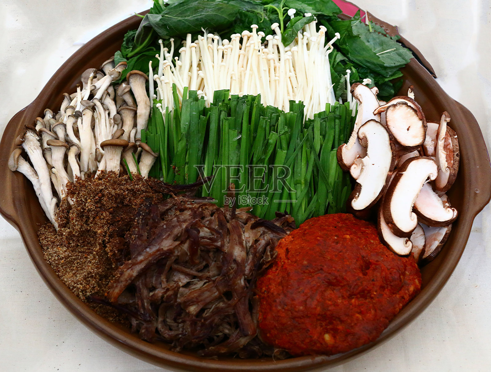 济州岛黑牛肉博阳火锅，黑牛火锅照片摄影图片