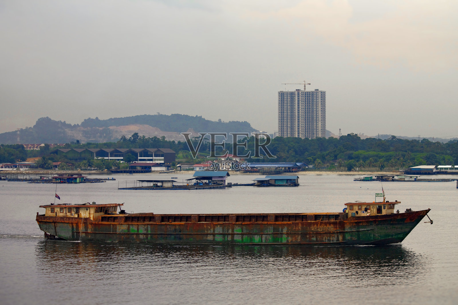 生锈的运输油轮照片摄影图片