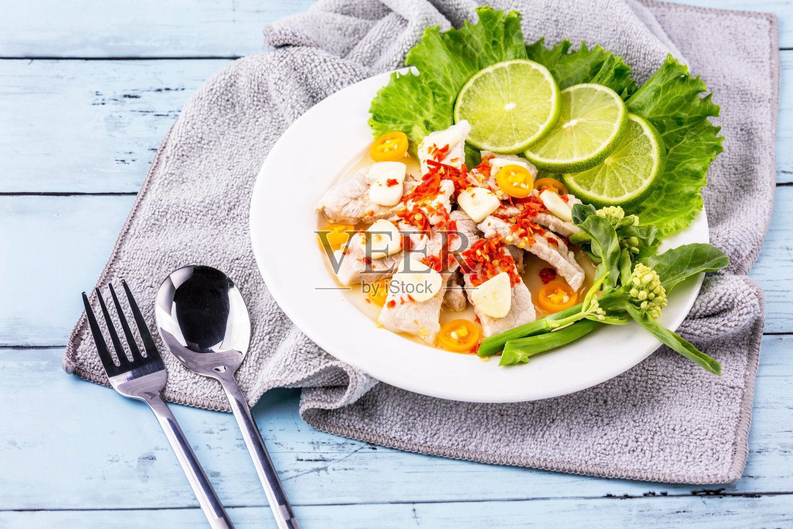 柠檬清蒸猪肉照片摄影图片