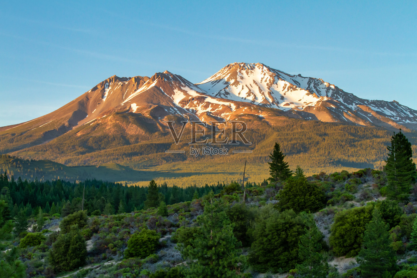 加州沙斯塔山的日落照片摄影图片