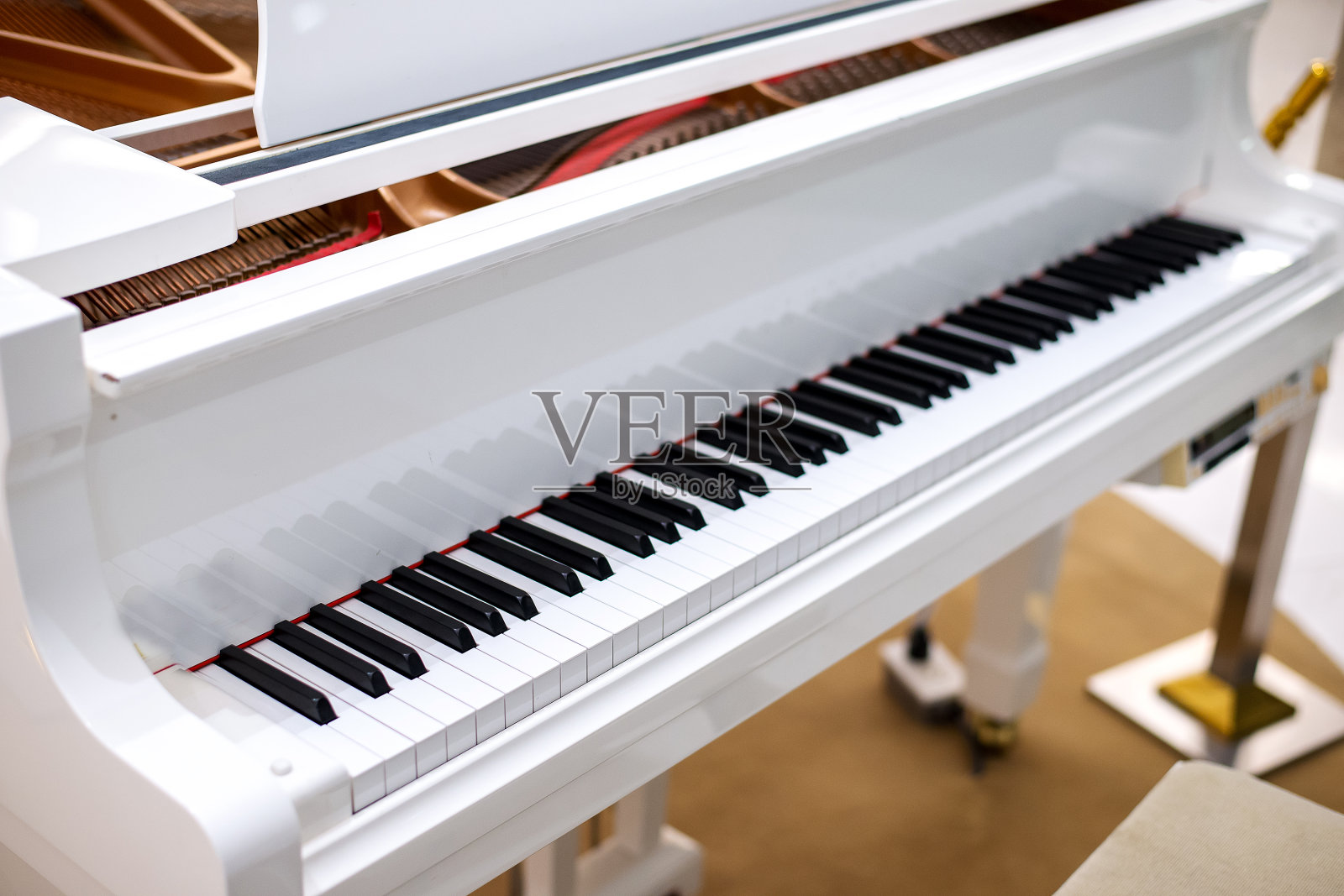 美丽的白色钢琴照片摄影图片