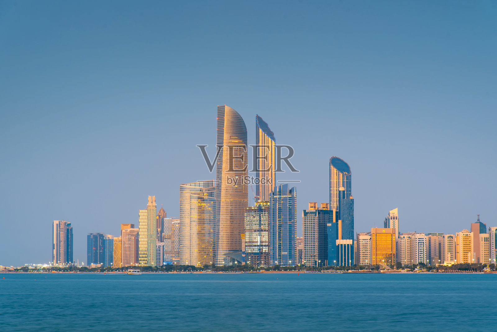 阿布扎比市中心天际线日落景观照片摄影图片