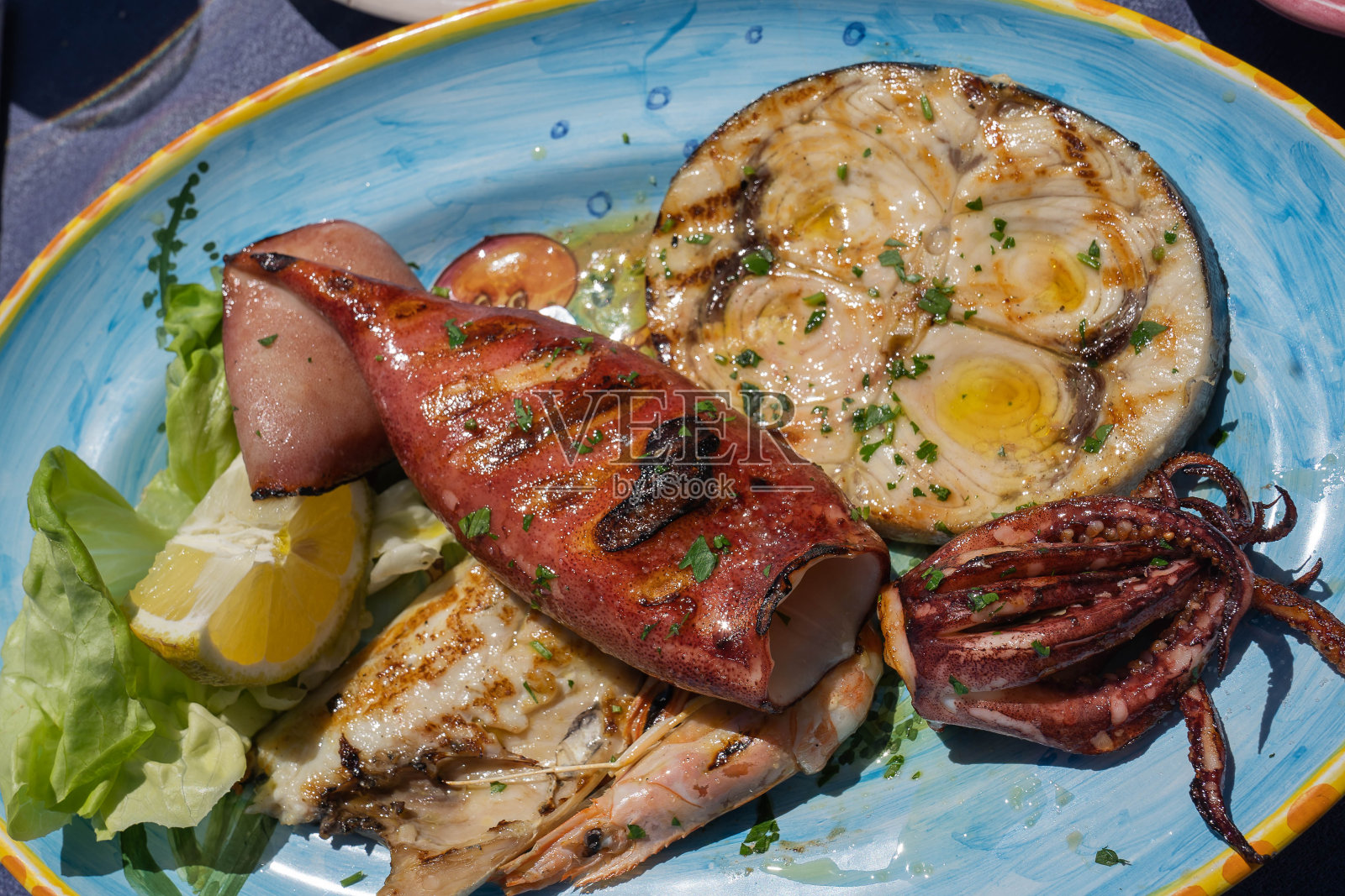 坎帕尼亚，阿马尔菲海岸，各色烤鱼和海鲜照片摄影图片