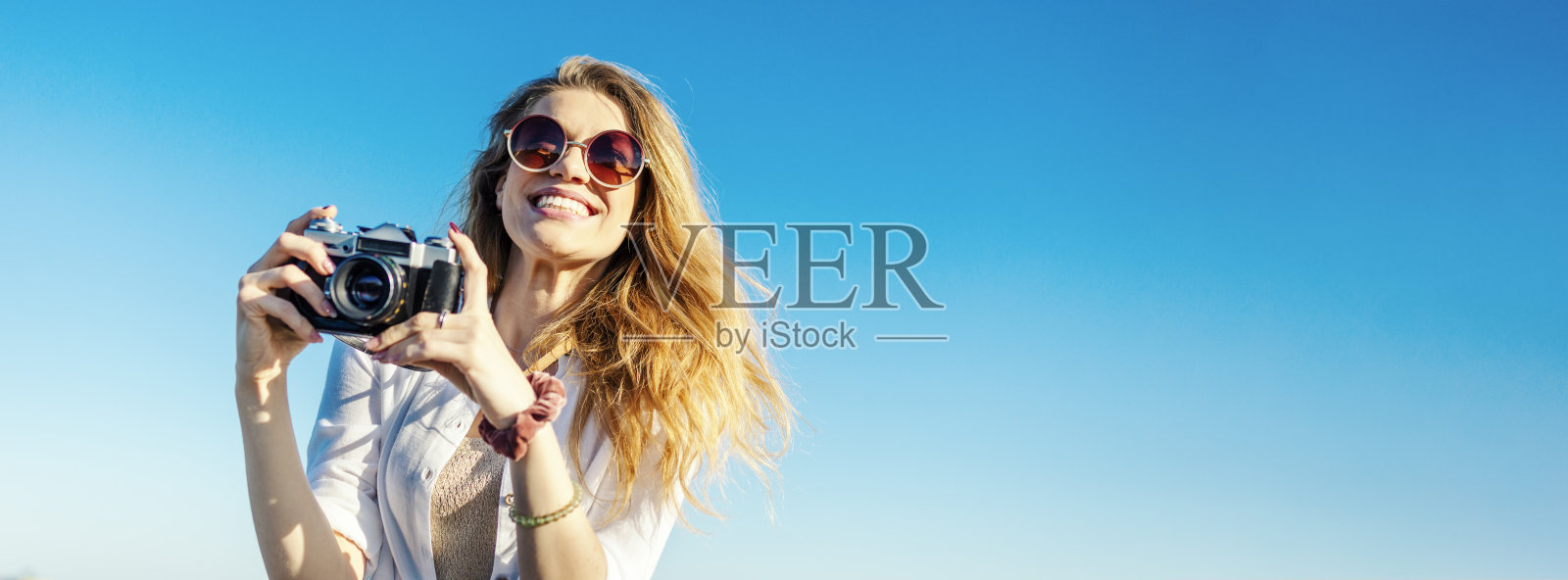 享受城市之旅照片摄影图片