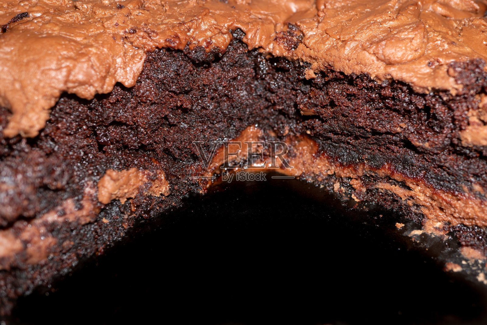 自制的巧克力蛋糕照片摄影图片