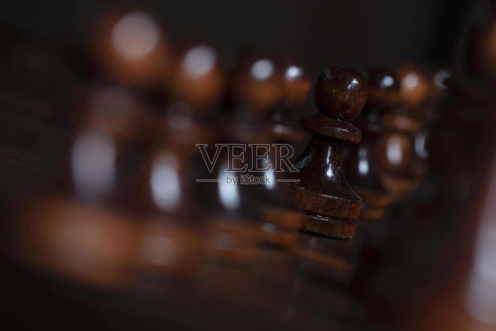 棋子排成一排照片摄影图片