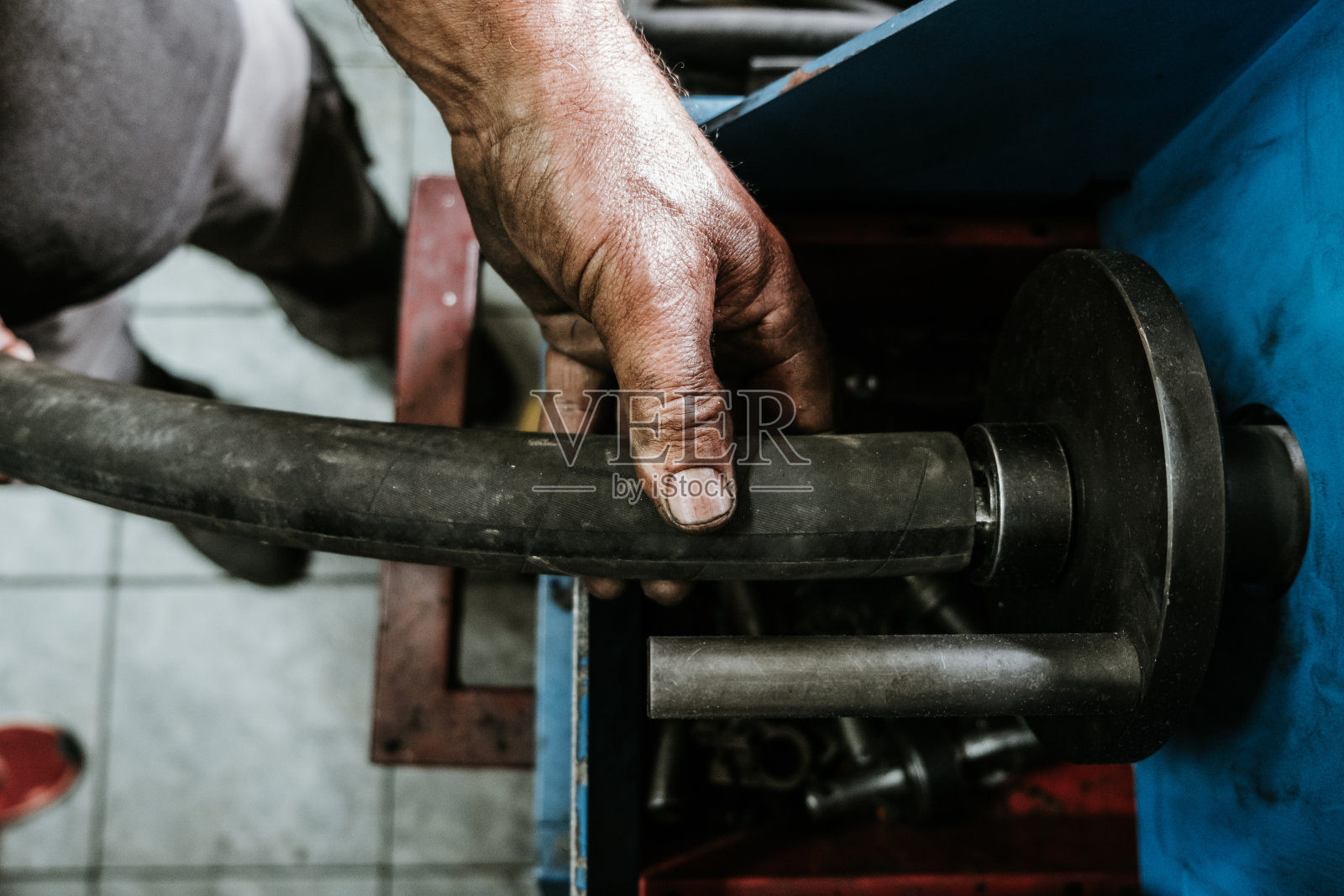 工业手工工人的特写照片摄影图片