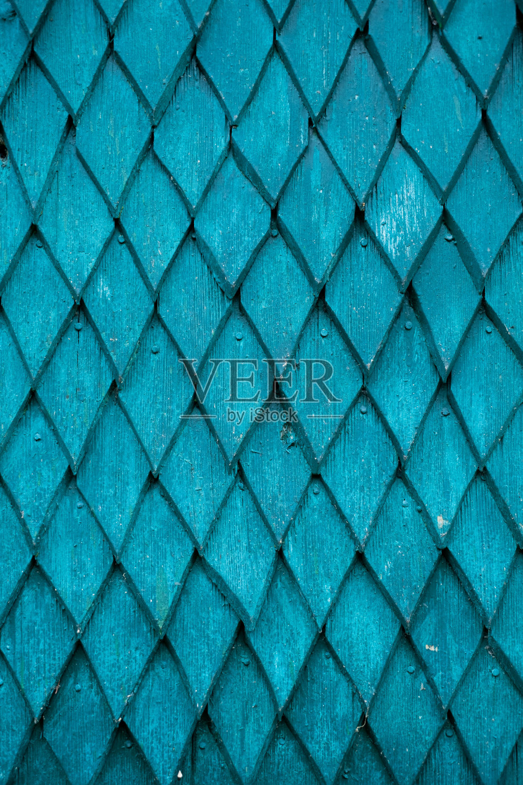 这房子的墙是用旧木头砌成的。菱形的木制细节。背景和纹理的旧油漆木材。照片摄影图片