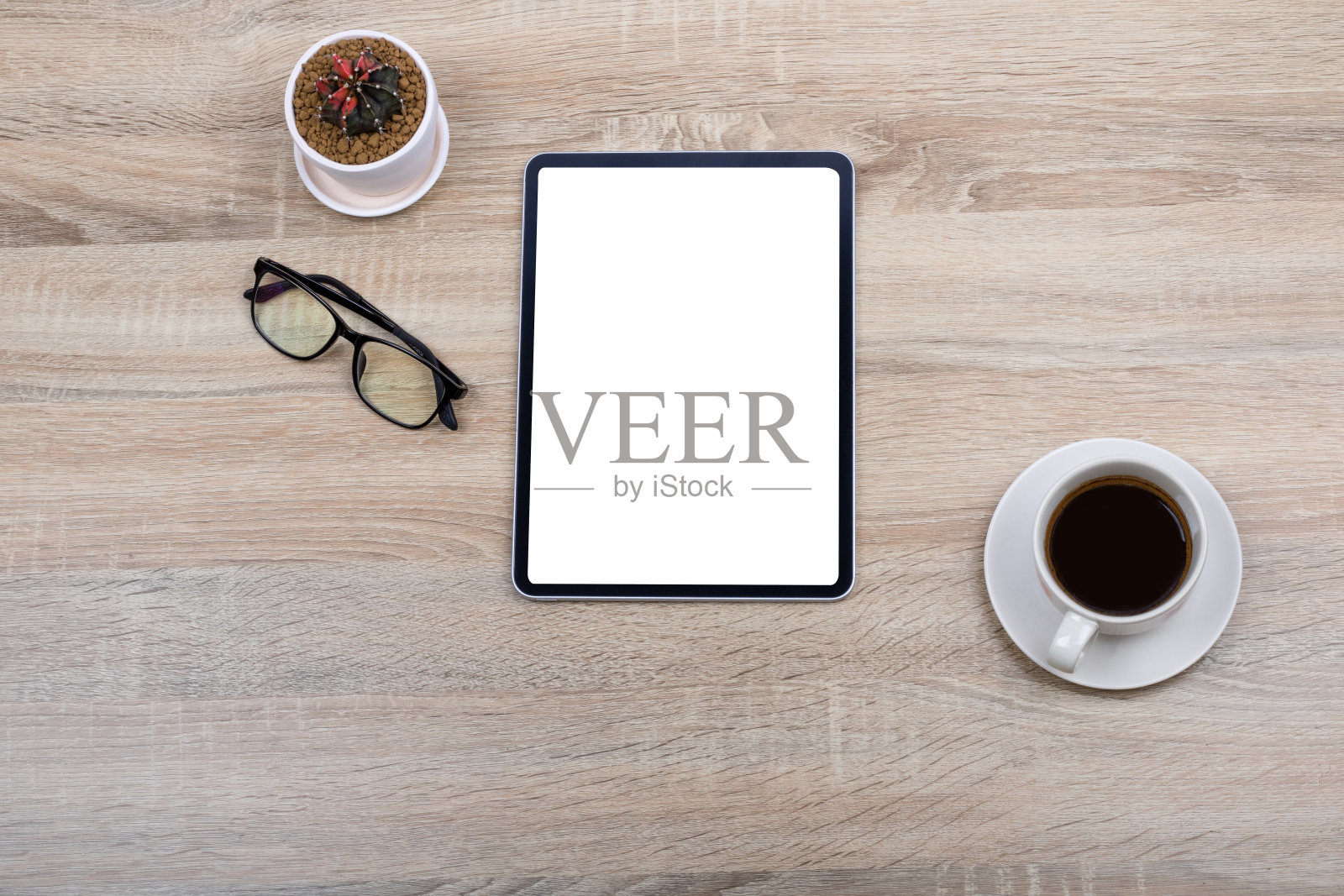 新版本的高端平板电脑在时尚的薄框架设计。照片摄影图片