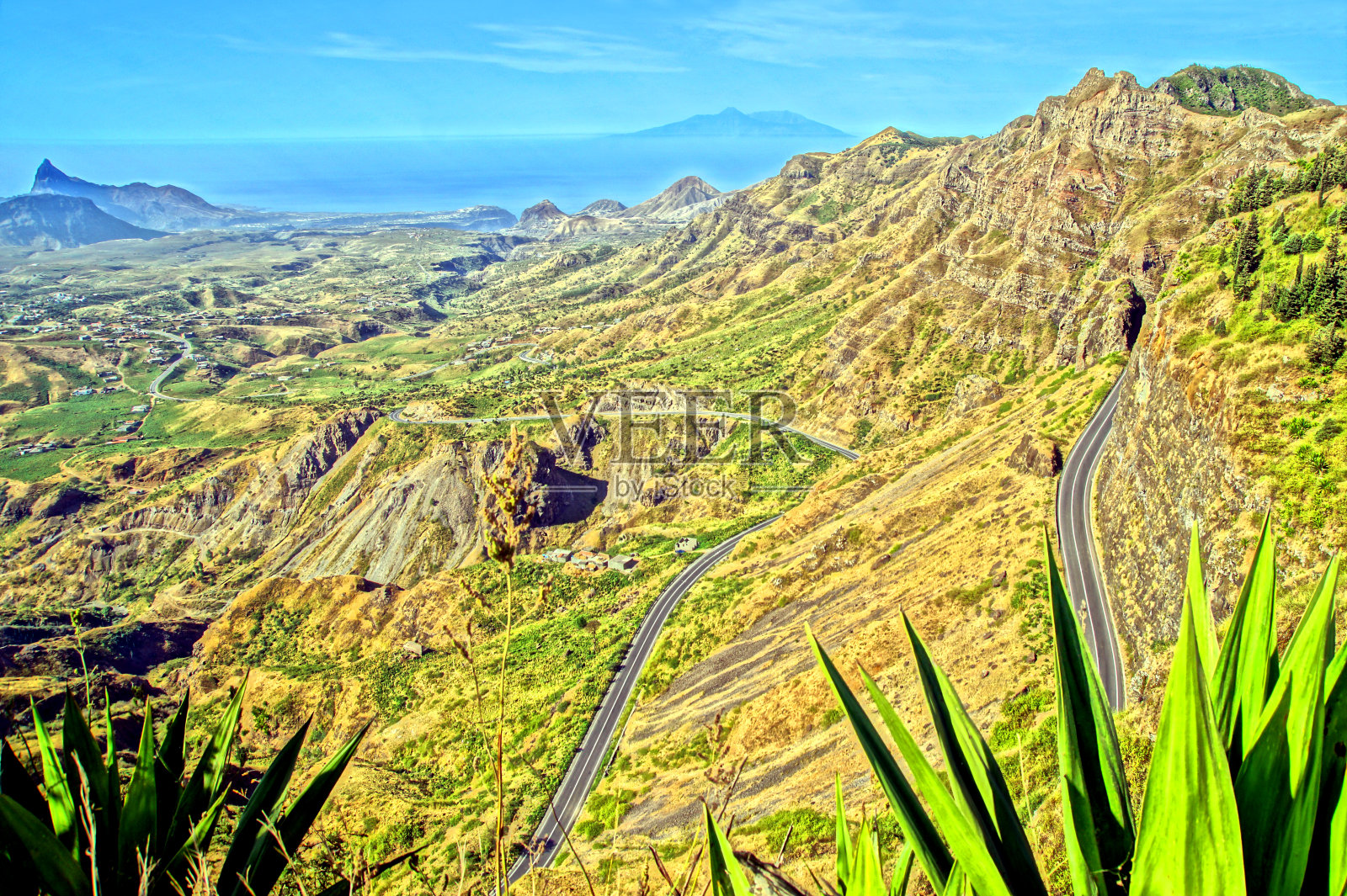从马加盖塔山国家公园眺望圣地亚哥岛全景，佛得角照片摄影图片