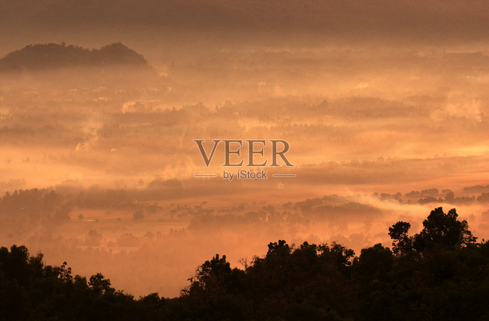 海边山上的日出景色照片摄影图片