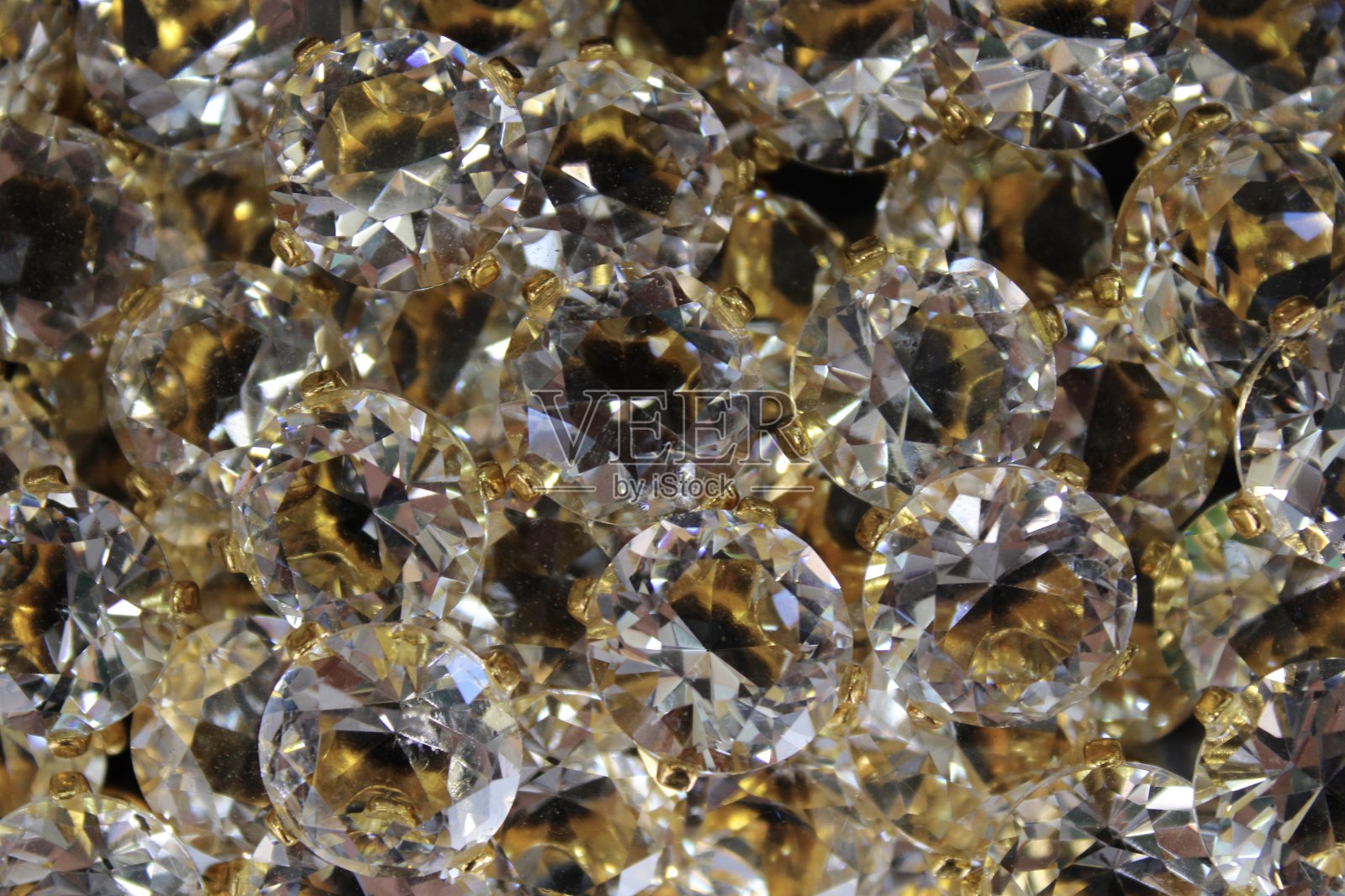 五颜六色的钻石形眼镜，美丽的装饰眼镜，用于装饰家庭和办公室照片摄影图片