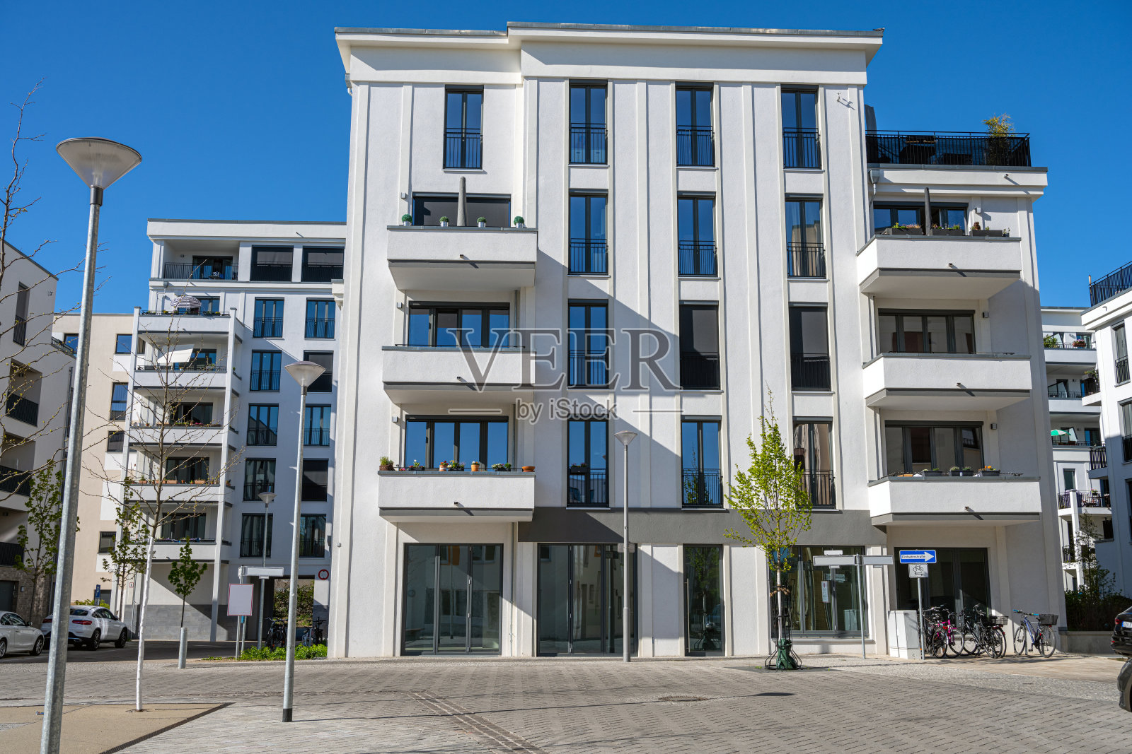 白色新建多户住宅照片摄影图片