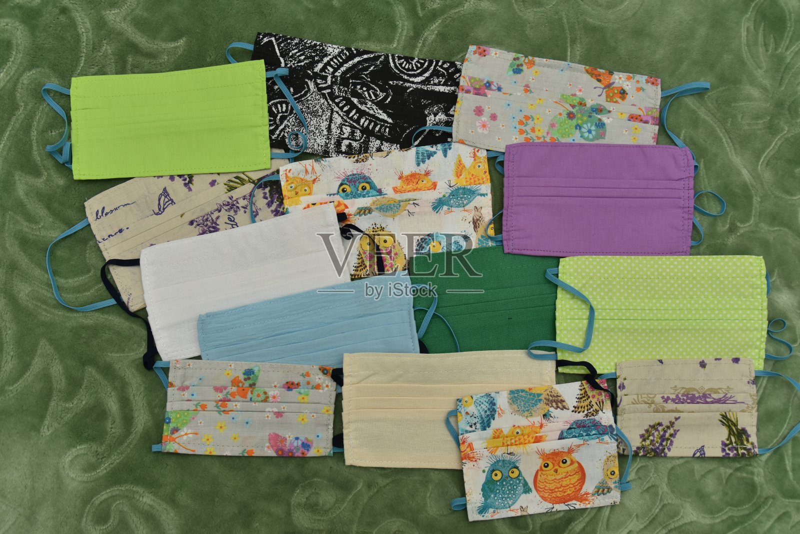 自制防护口罩、棉口罩、冠状病毒口罩(covid -19五颜六色的图案照片摄影图片