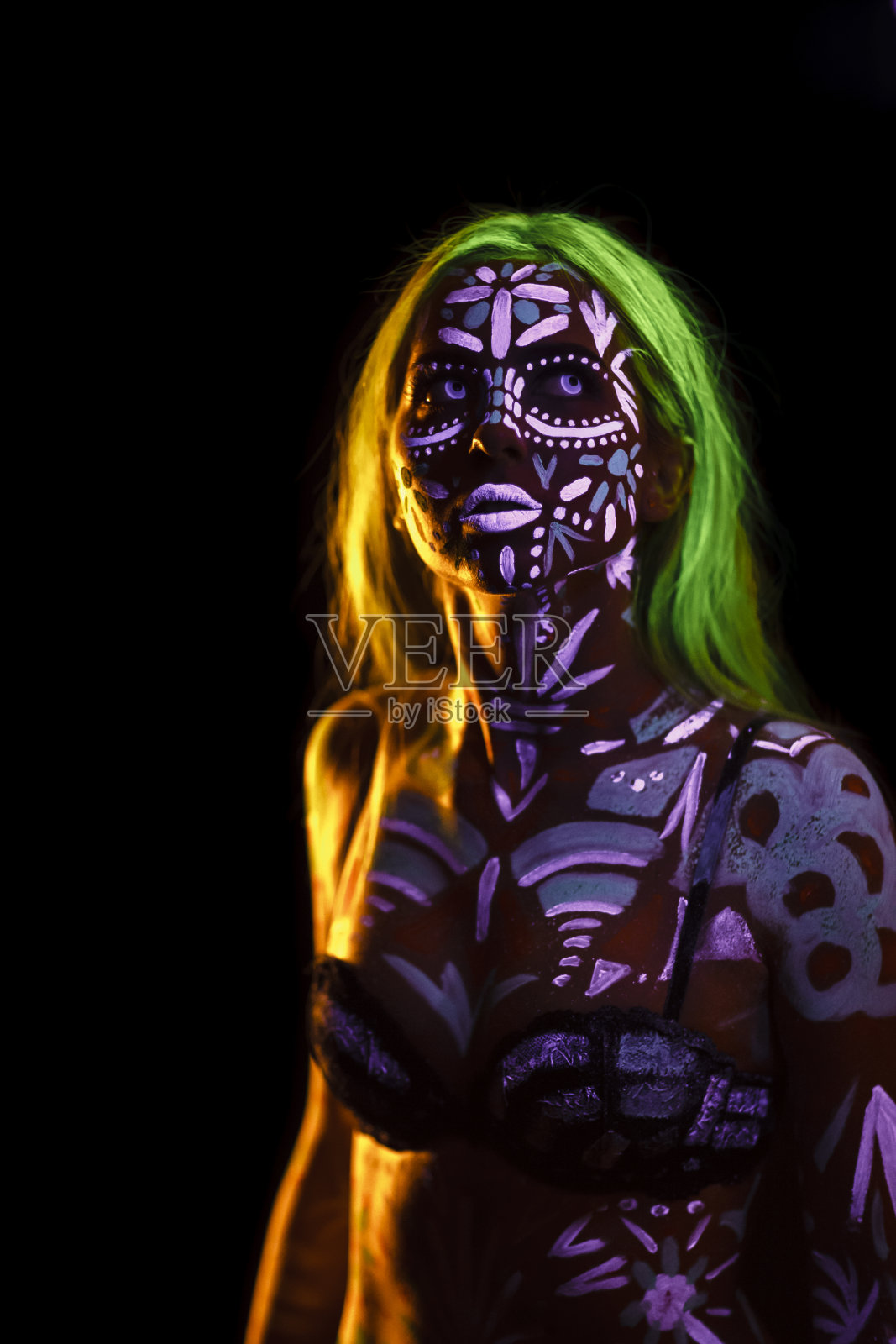 美丽的模特肖像与荧光化妆照片摄影图片