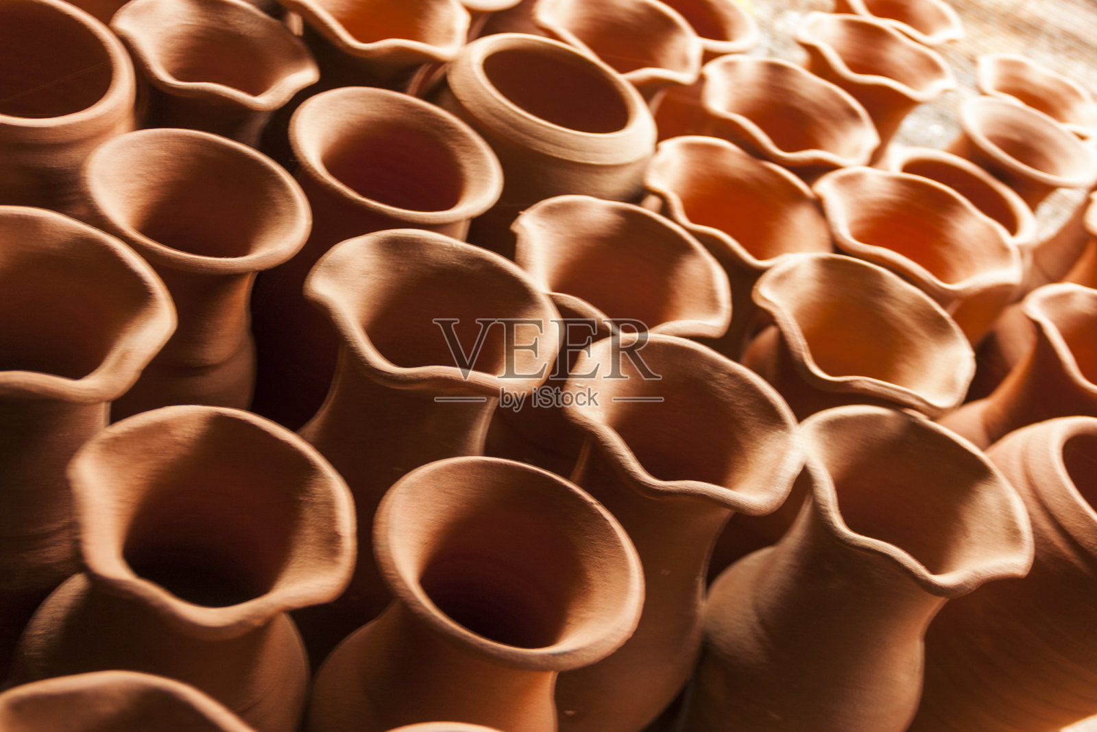 智利波麦尔的陶器作坊出售智利经典乡村手工陶器空陶土壶照片摄影图片