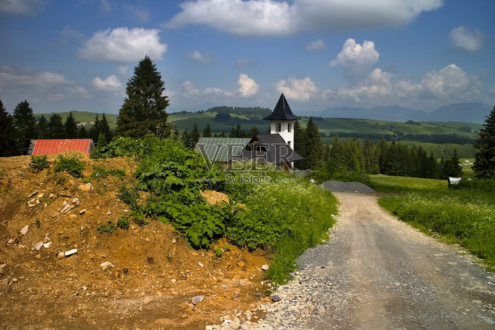 ATC - Bystrina - Demanovska山谷正在建设中，在低塔特拉保护区，作为宗教服务的地方。照片摄影图片